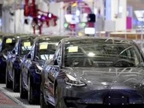 'Ông trùm' pin xe điện mà BMW, Tesla kiêng nể còn VinFast đã nhanh tay ký kết: Cú bật nhảy vượt qua Nhật Bản!