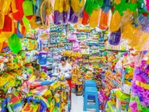 Trung Quốc độc nhất vô nhị: Thương lái sở hữu bộ gene bán hàng tuyệt kỹ, chợ đổ buôn chốt đơn bằng container, đi 4 ngày mới hết