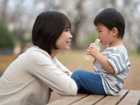 Thời tiết thất thường, mẹ cần làm ngay 5 việc để con tăng đề kháng đúng cách, ít bị ốm