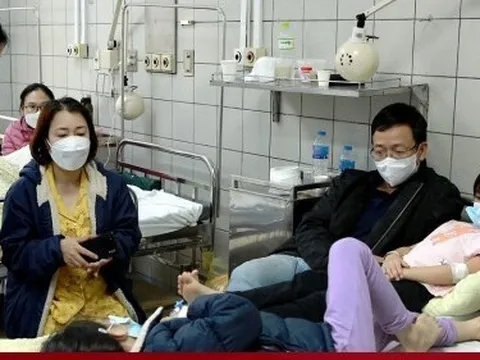 Dấu hiệu ngộ độc thực phẩm ở trẻ, cha mẹ không được quên