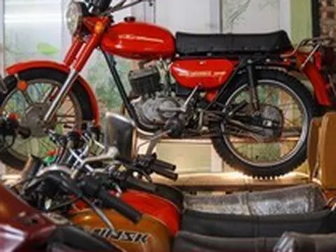 Hà Nội: Chàng trai 9x sở hữu hàng trăm chiếc xe cổ