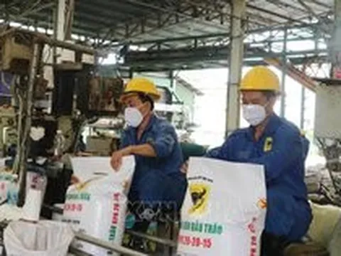 Giá phân bón tiếp tục giảm do nhu cầu trầm lắng