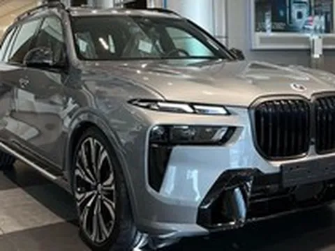 BMW X7 2023 ra mắt Việt Nam tháng này, đại lý báo giá từ 6,299 tỷ cho 2 bản, đắt hơn GLS cả tỷ đồng