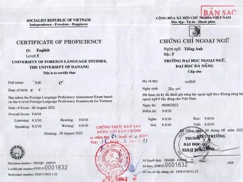 Một hướng dẫn viên du lịch bị thu hồi thẻ vì sử dụng chứng chỉ giả