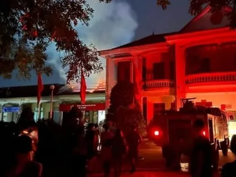 Nghệ An: Bộ phận một cửa UBND xã cháy, nhiều tài liệu bị thiêu rụi