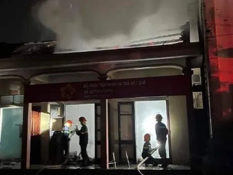 Trụ sở xã bất ngờ bốc cháy trong đêm, nhiều hồ sơ bị thiêu rụi