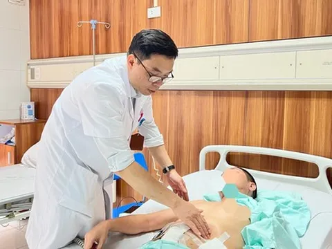 Nhập viện vì đau bụng, bác sĩ phát hiện lý do bất ngờ