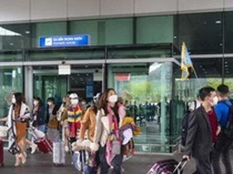 'Sốc' giá vé máy bay, du khách đến Phú Quốc giảm mạnh