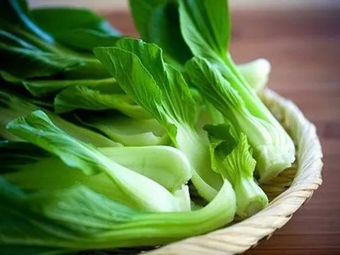 Những ai không nên ăn rau cải?