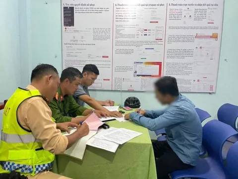 Tài xế nghiện ma túy, tìm đường thoát thân khi đối diện chốt nồng độ cồn