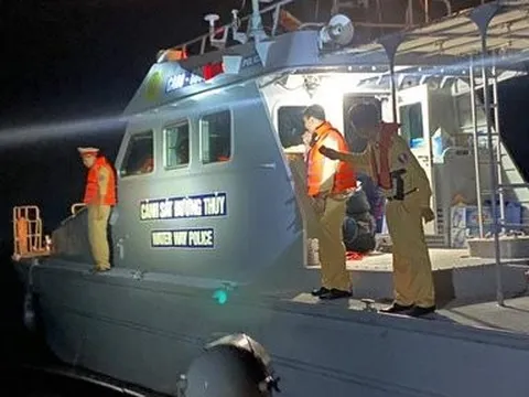 Vụ rơi trực thăng trên biển: Tìm thấy thi thể phi công