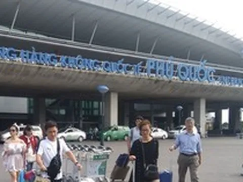 Giá vé máy bay dịp 30/4 tăng chóng mặt, du lịch nội địa đắt hơn quốc tế