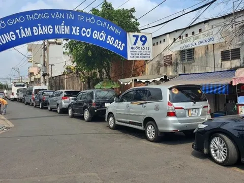 Đăng kiểm ô tô tại Tp.HCM: Vẫn căng thẳng, ùn ứ kéo dài