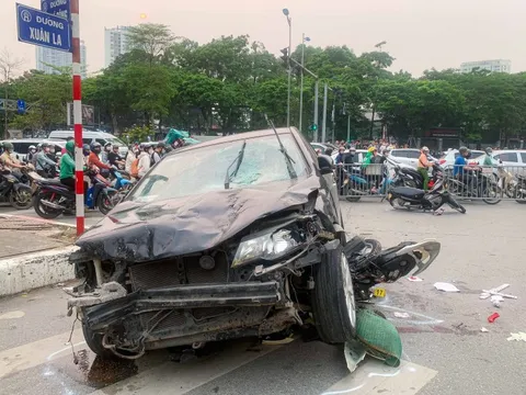 Nguyên nhân vụ xe "điên" tông liên hoàn xe máy tại ngã tư