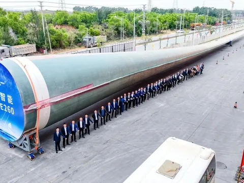 Vừa ra mắt turbin gió lớn nhất thế giới với sải cánh quét qua diện tích rộng gấp 9 sân bóng đá, Trung Quốc tuyên bố: Sẵn sàng ‘hô biến’ to hơn nữa