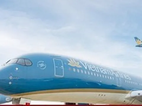 Khách tăng vọt dịp nghỉ lễ 30/4: Hàng không, đường sắt đồng loạt tăng chuyến