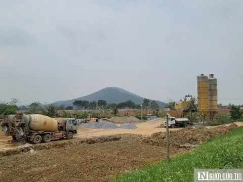 Vụ trạm trộn bê tông “mọc” trên đất lúa: Chủ tịch xã xác nhận hợp đồng