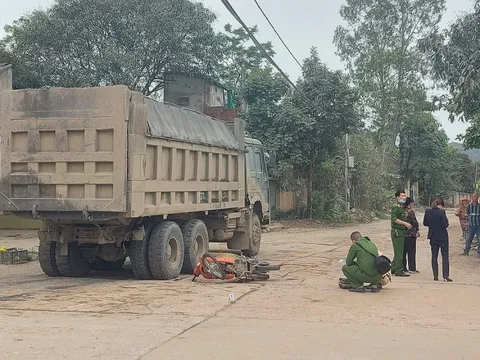 Va chạm xe "hổ vồ", 3 nam sinh đi xe máy thương vong