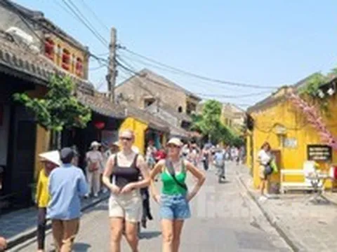 Chưa thực hiện phân luồng lối riêng, thu vé tất cả du khách vào phố cổ Hội An từ 15/5