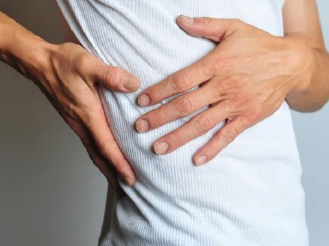Đau tức mạn sườn ngỡ là mắc bệnh thận nhưng lại hóa ung thư