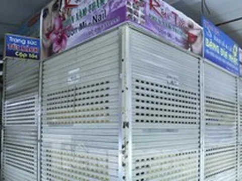 Kinh doanh ế ẩm, hàng loạt tiểu thương đóng ki-ốt