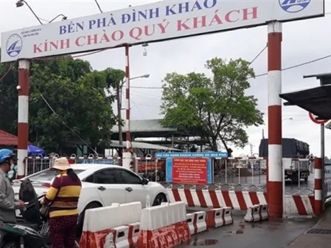 Phà Đình Khao tạm dừng hoạt động để thay phao nổi