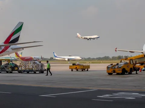 Thị trường nội địa phục hồi, không giảm giá dịch vụ cất/ hạ cánh