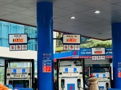 Doanh nghiệp xăng dầu lại kêu bị cắt chiết khấu: Đề nghị đối thoại với Bộ Công Thương