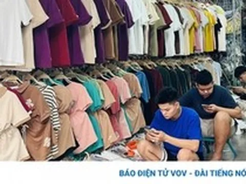 "Thủ phủ" thời trang lớn nhất Hà Nội ế ẩm chưa từng thấy