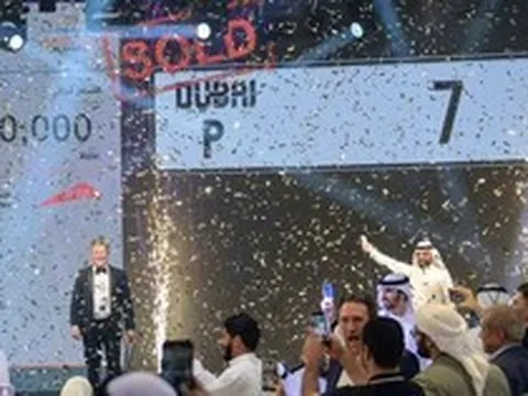 Phí ra biển ô tô ở Việt Nam chỉ từ 200.000 đồng trong khi một đại gia Dubai vừa 'đốt' 373 tỷ đồng cho chiếc biển số có một không hai này