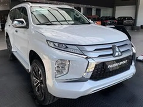 Đại lý Mitsubishi chơi lớn: Pajero Sport ưu đãi trên 100 triệu đồng, Xpander cũng tăng khuyến mại