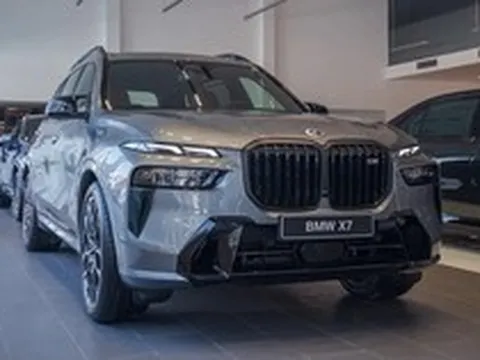 BMW X7 2023 đã về đại lý, lộ giá chính thức từ 6,209 tỷ đồng cùng động cơ khủng hơn Mercedes GLS