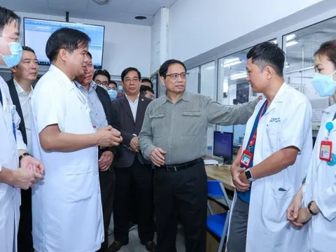 Kiểm tra bệnh viện đột xuất, Thủ tướng chỉ đạo loạt vấn đề cấp bách