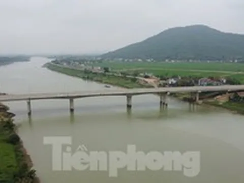 Cận cảnh cầu cao tốc Bắc - Nam có làn xe hỗn hợp vượt sông Mã