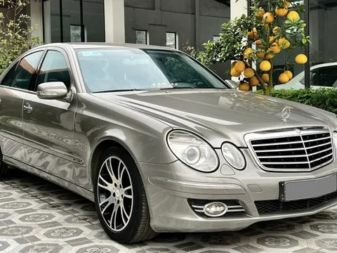 Mercedes E200 15 tuổi được rao bán giá 275 triệu đồng, chủ xe tự tin quảng cáo 'chỉ cần đổ xăng là chạy'