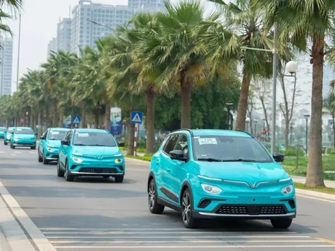 Nhìn thấy gì từ sự gia nhập cuộc chơi của Taxi điện?