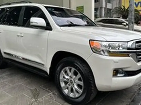 Đỉnh cao giữ giá: Land Cruiser 7 năm tuổi, đã lăn bánh 55.000 km, nhưng vẫn được rao bán cao hơn cả phiên bản mới