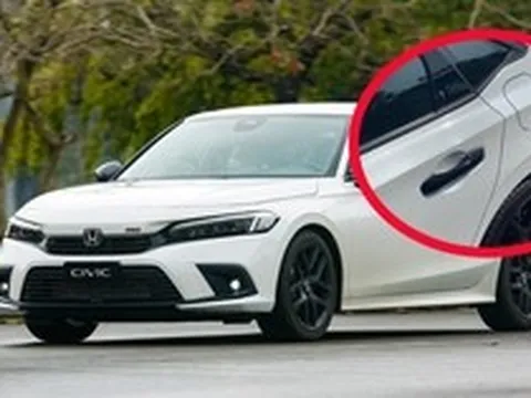 Đại lý Honda sơn lại cửa sau Civic mới rồi bán cho khách, chủ xe nói: 'Sẽ sang Thái Lan để khiếu nại nếu không được giải quyết sớm'