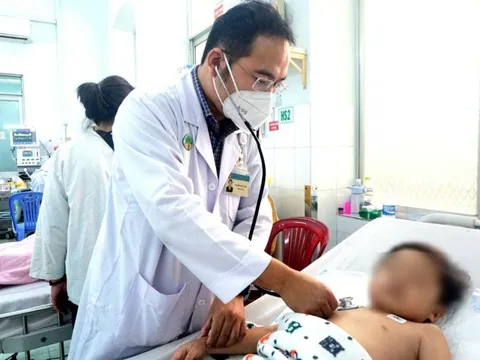 Bé trai 8 tuổi nguy kịch vì uống thuốc quá liều