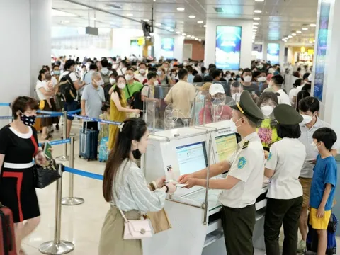 Thí điểm ứng dụng CCCD gắn chip với khách bay tại Nội Bài