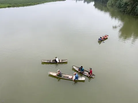 Tìm học sinh nghi nhảy sông tự tử khi để lại lời nhắn: "Con xin lỗi, con không ăn trộm"