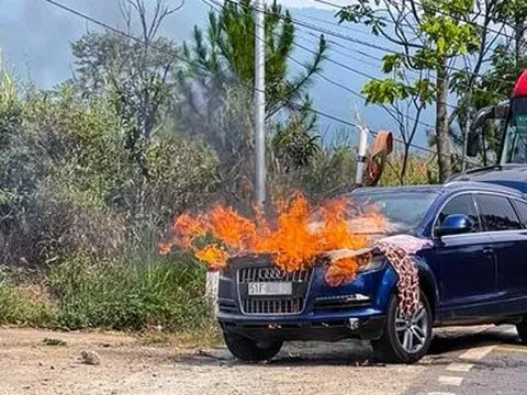Xe ô tô bốc cháy dữ dội trên đèo Mimosa Đà Lạt
