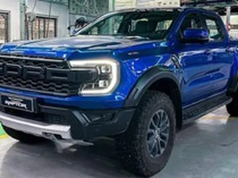 Ford Ranger Raptor 2023 hot đến nỗi dân tình ở đây xếp hàng chờ tới 2,5 năm, một người đàn ông gọi 40 cuộc đến các đại lý quyết mua xe bằng được và đã may mắn