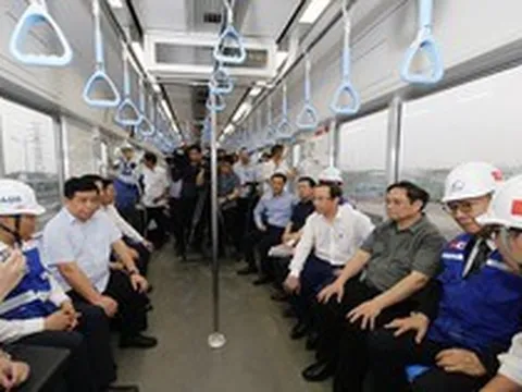 Thủ tướng Phạm Minh Chính đi thử tàu metro 1 ở TP HCM