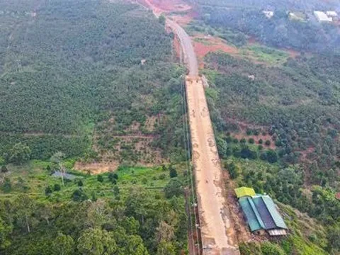 Lâm Đồng: Tạm ngừng việc cấp phép xây dựng dọc tuyến đường tránh QL20