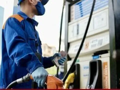 Giá xăng trong nước có thể tiếp tục tăng nhẹ