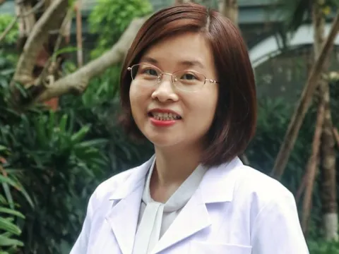 Nữ dược sĩ "kỳ lạ" viết sách lấp đầy lỗ hổng kiến thức sinh sản, dành tiền làm từ thiện