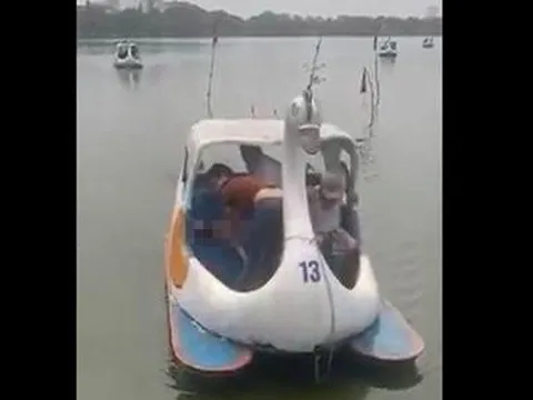 Lật thuyền đạp vịt, bé gái 7 tuổi tử vong thương tâm