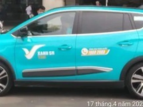 Taxi điện của tỉ phú Phạm Nhật Vượng bất ngờ xuất hiện tại TP HCM