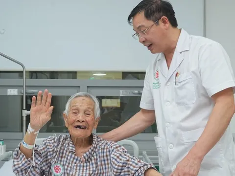 Phẫu thuật thành công cho cụ bà 109 tuổi bị gãy xương đùi